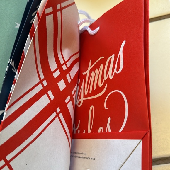 Set of 4 Christmas Holiday Medium Size Gift Bags Inspirations from Hallmark - Picture 7 of 8